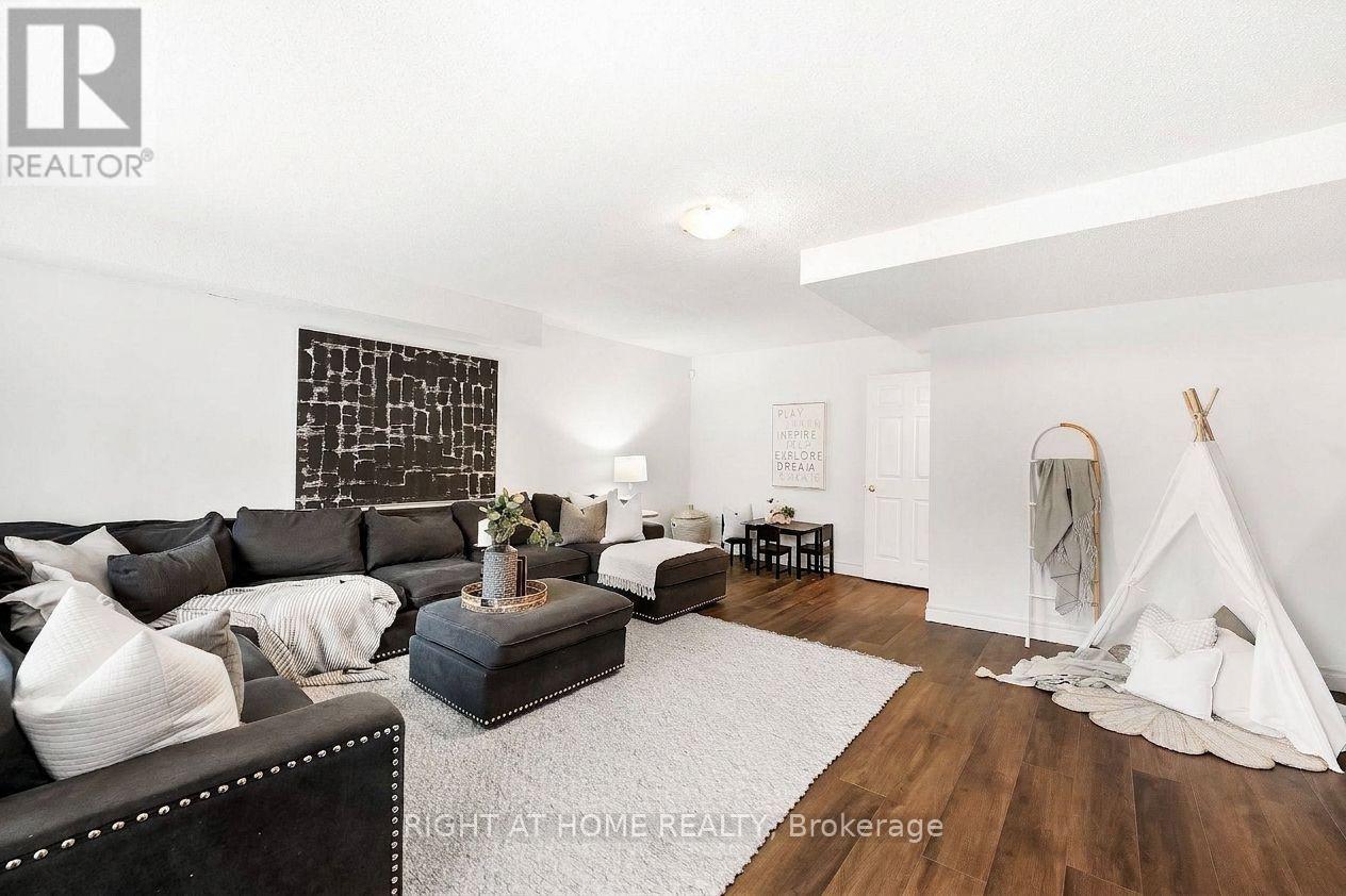 31- 65 Sprucedale Way, Whitby, ON photo 5