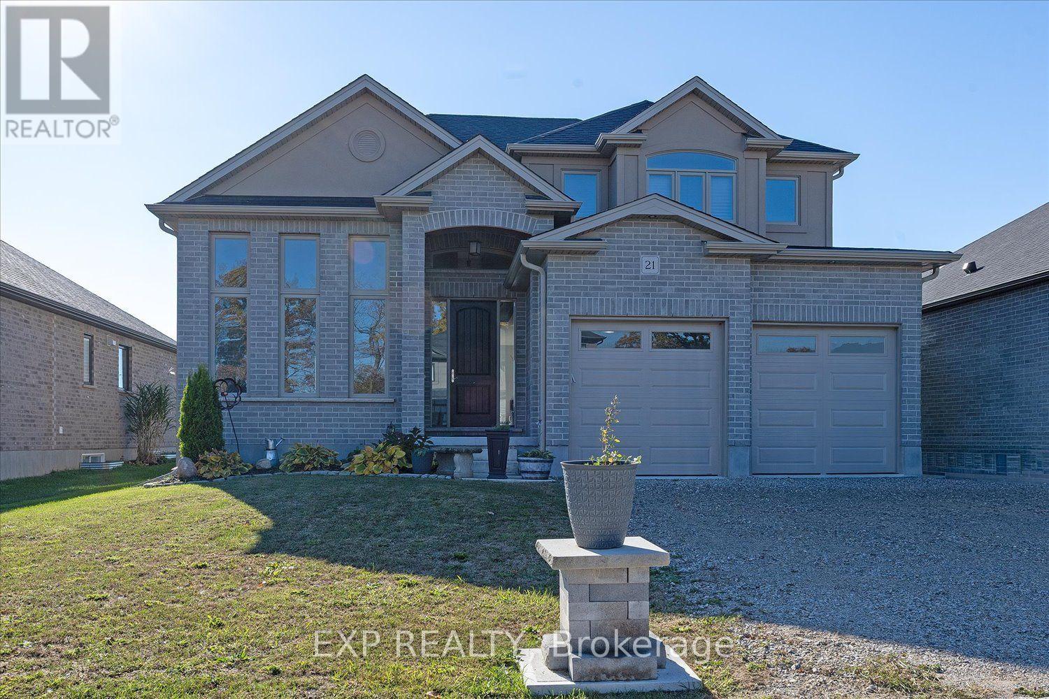 21 Sycamore Drive N, photo 1 of 43