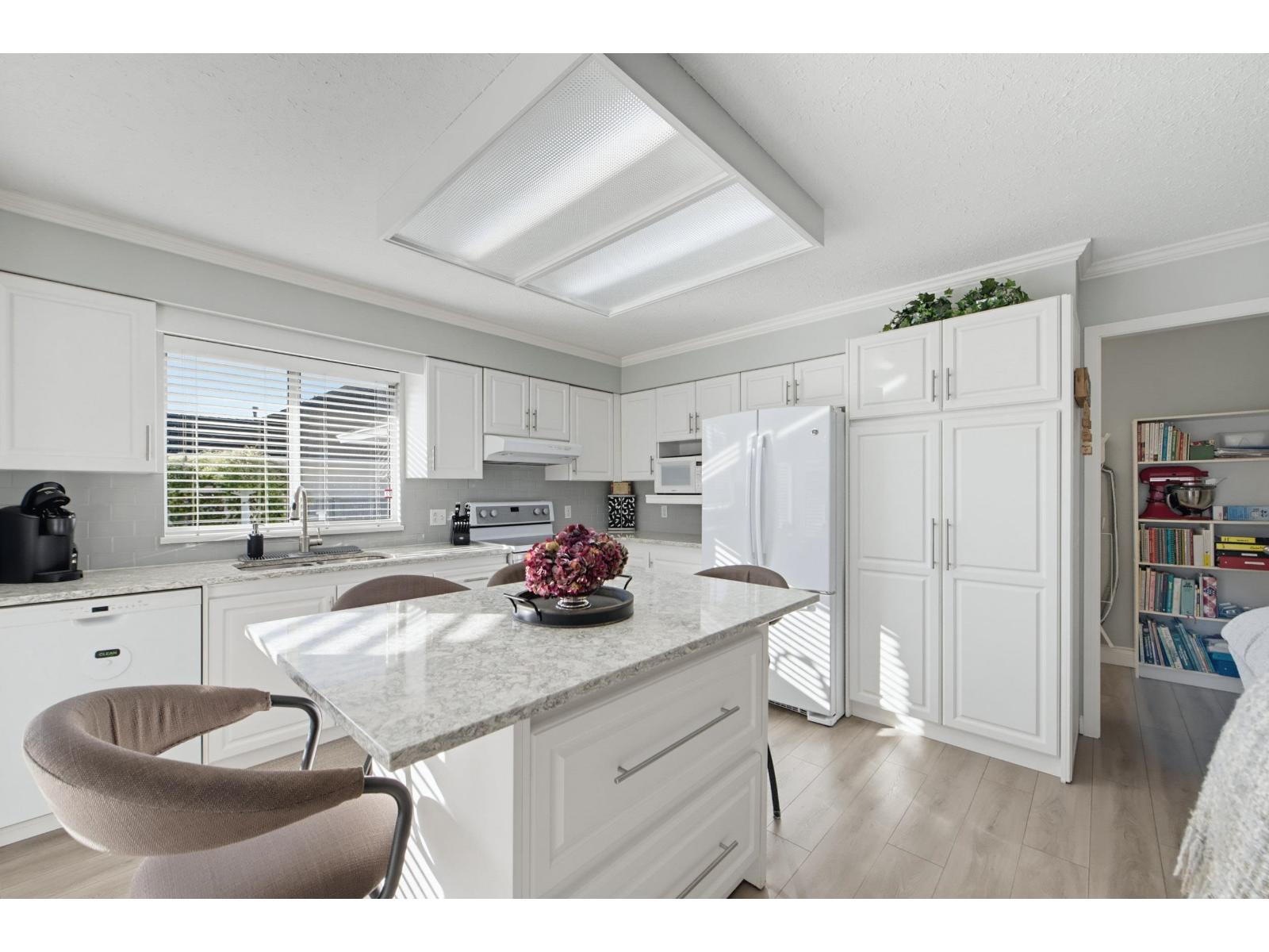 5632 E Sunrise Crescent, Surrey — photo 9