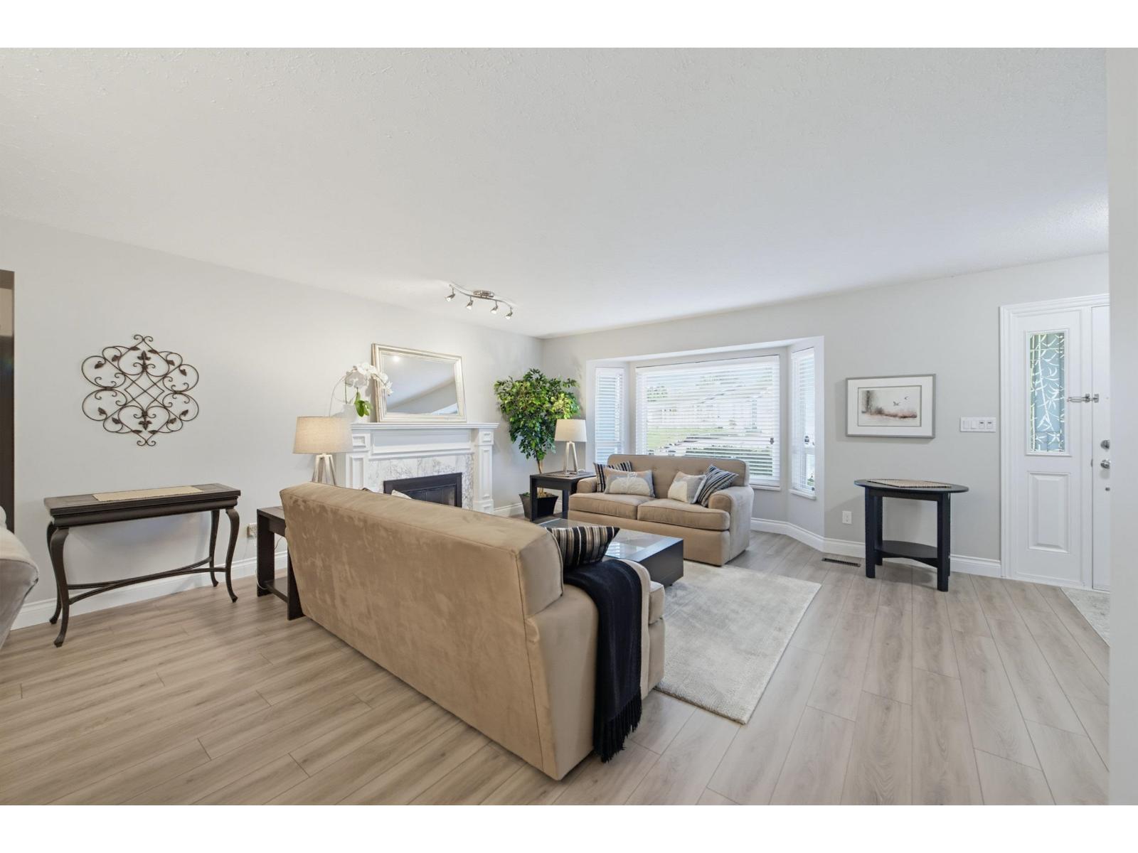 5632 E Sunrise Crescent, Surrey — photo 4