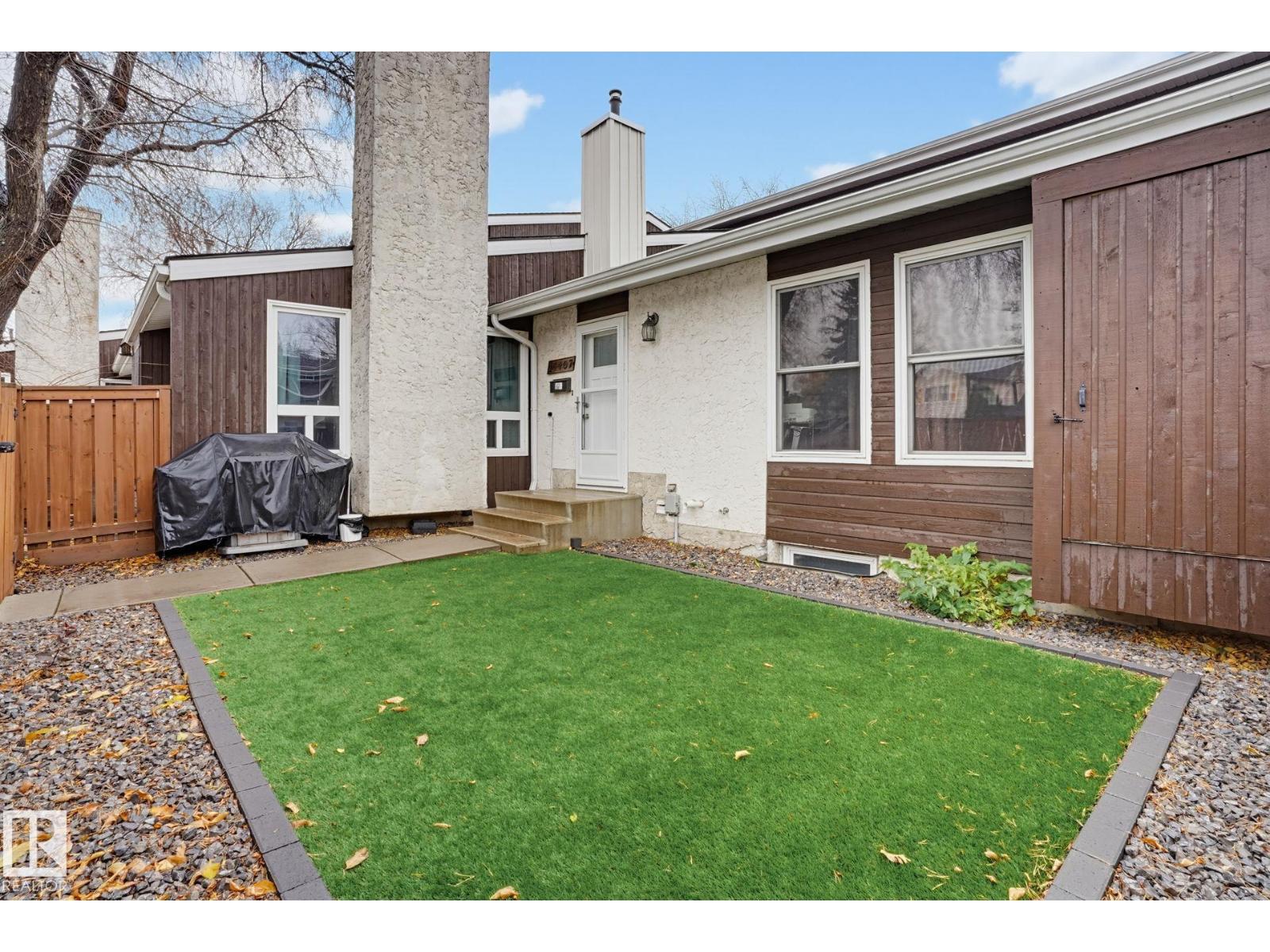 18407 66 AV NW, Edmonton