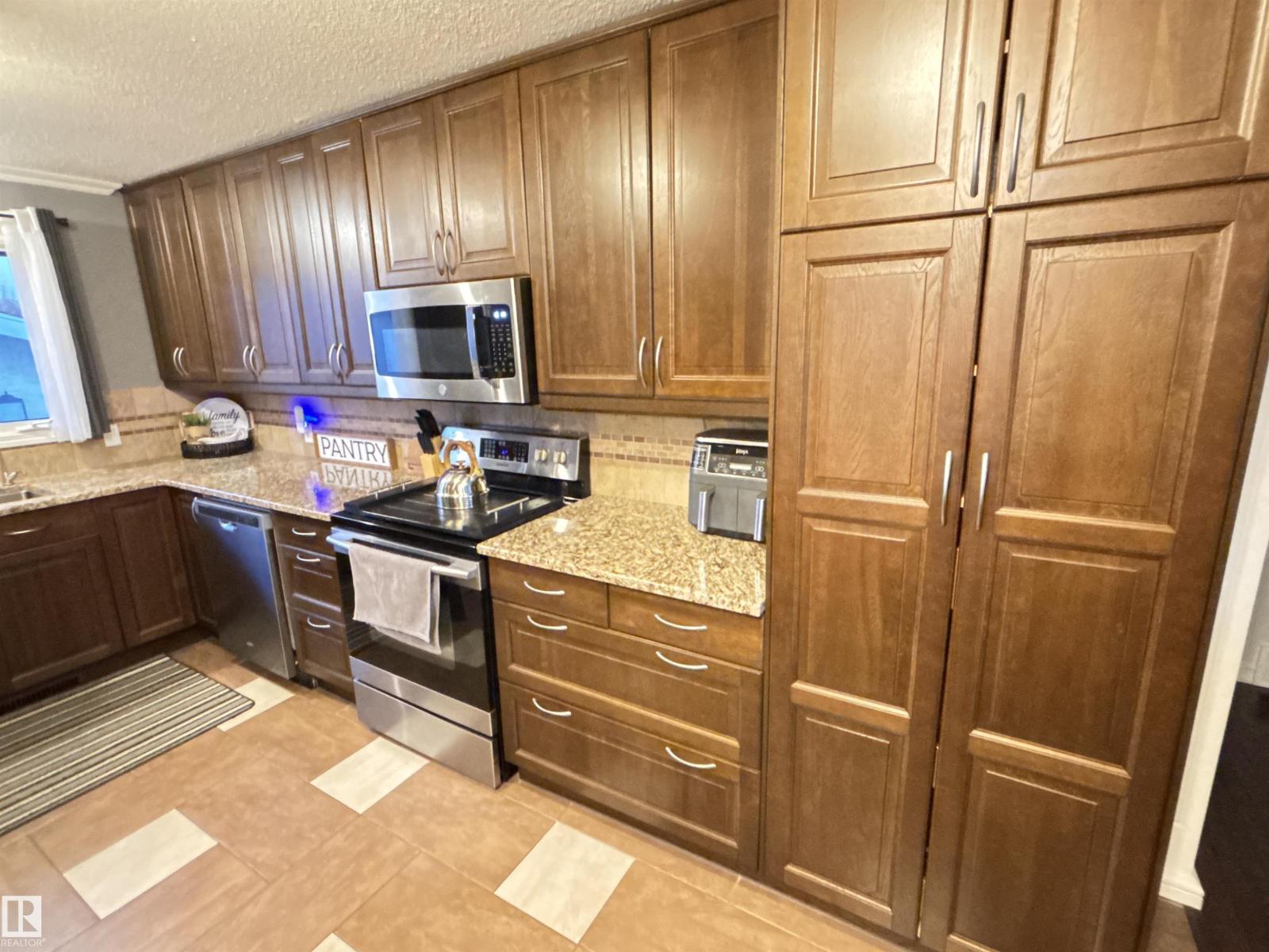 Property photograph 11 for MLS E4514413
