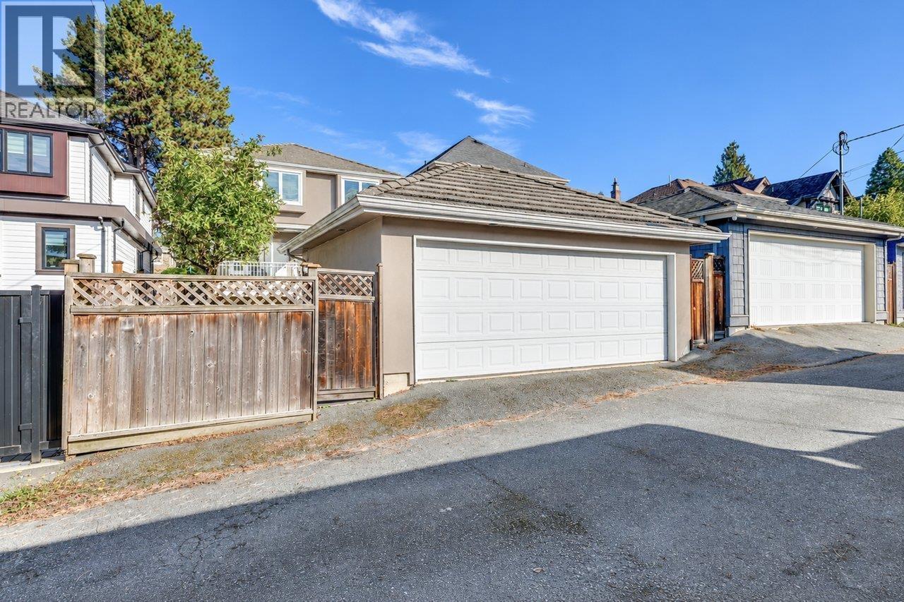 1956 W 42nd Avenue, Vancouver — photo 31