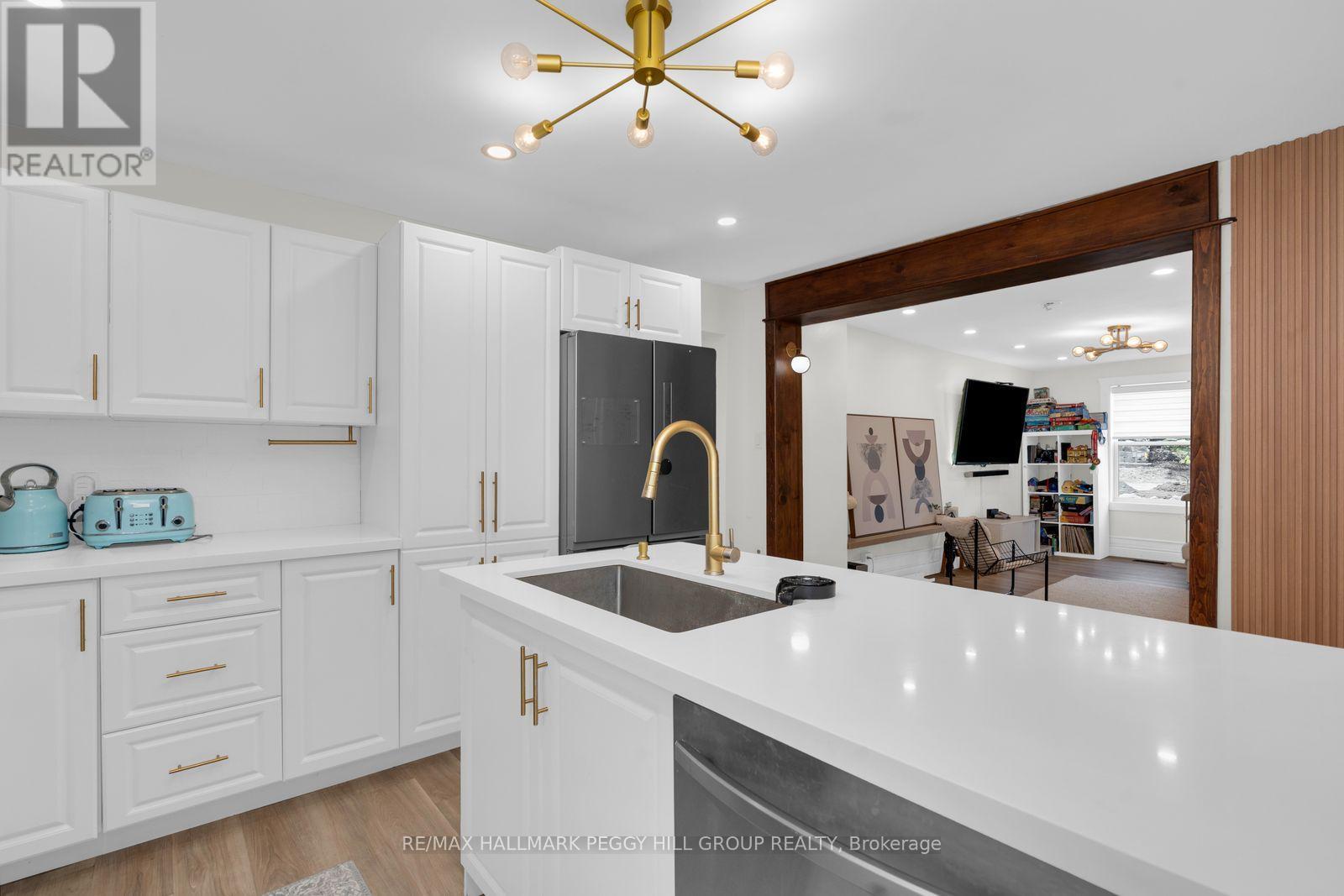 44 Peel Street, Penetanguishene, ON photo 10