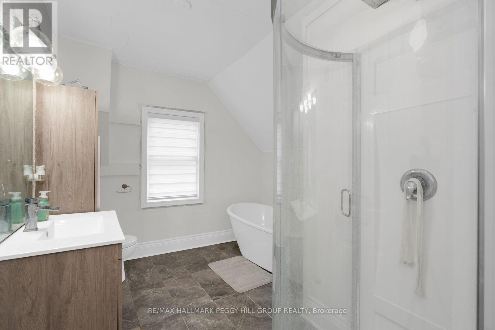 44 Peel Street, Penetanguishene, ON photo 9
