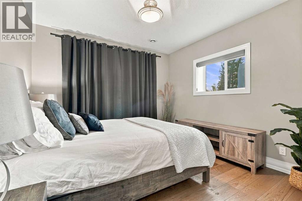 196 Cranleigh Terrace SE, photo 43 of 50