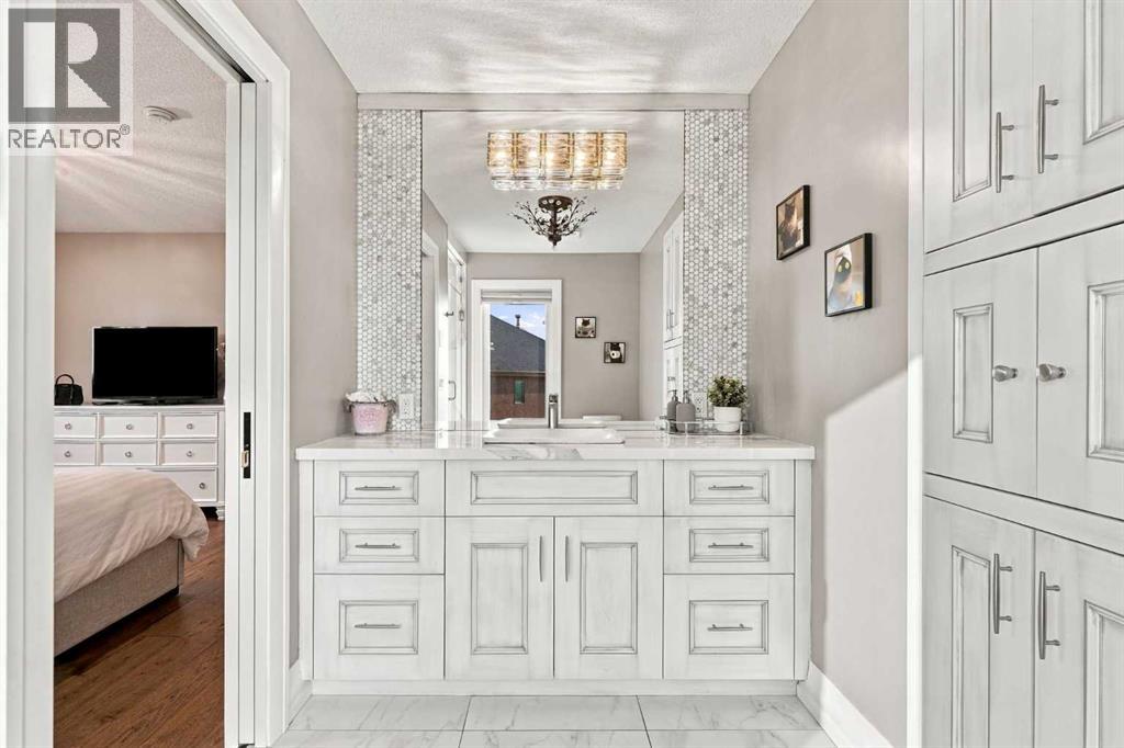 196 Cranleigh Terrace SE, photo 32 of 50