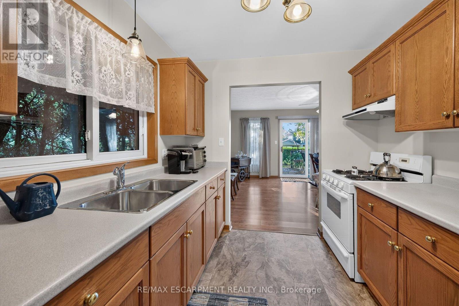 11 BARTON Street, Haldimand, ON photo 12