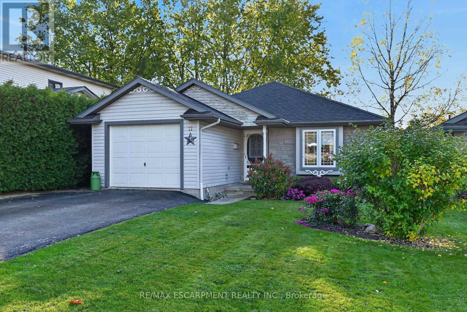 11 BARTON Street, Haldimand, ON photo 2