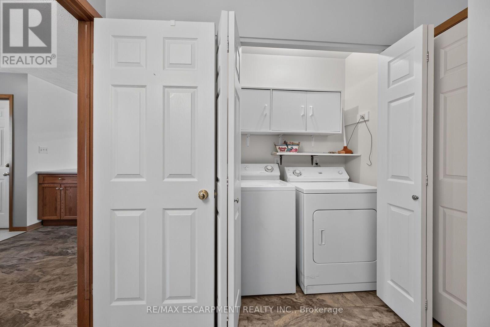 11 BARTON Street, Haldimand, ON photo 22