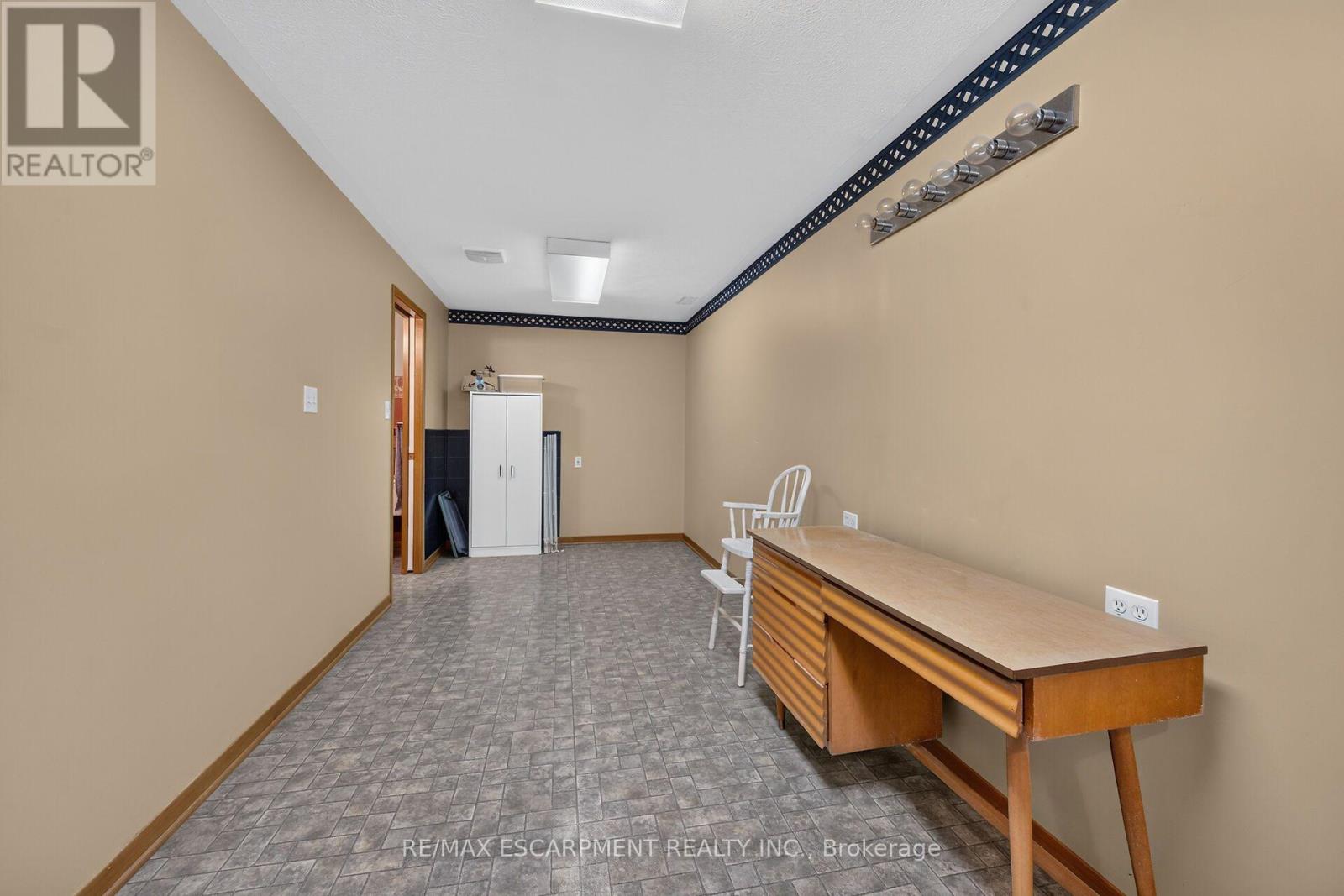 11 BARTON Street, Haldimand, ON photo 28
