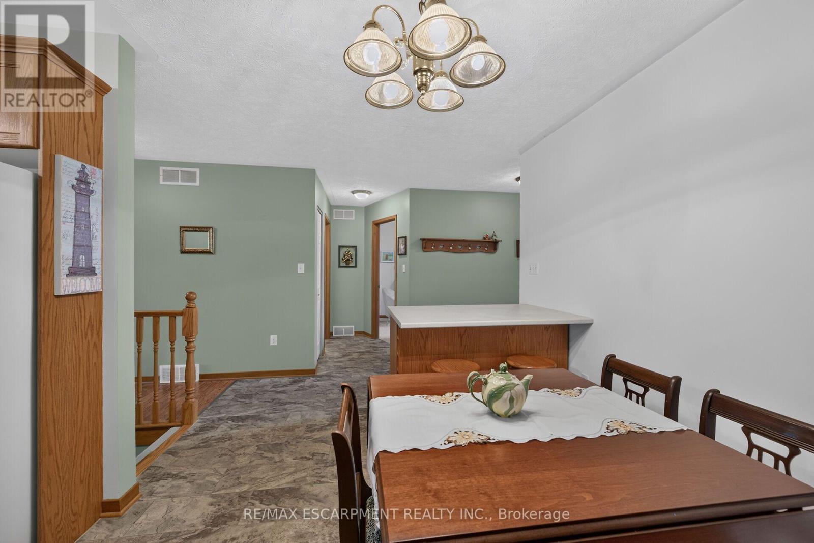11 BARTON Street, Haldimand, ON photo 7