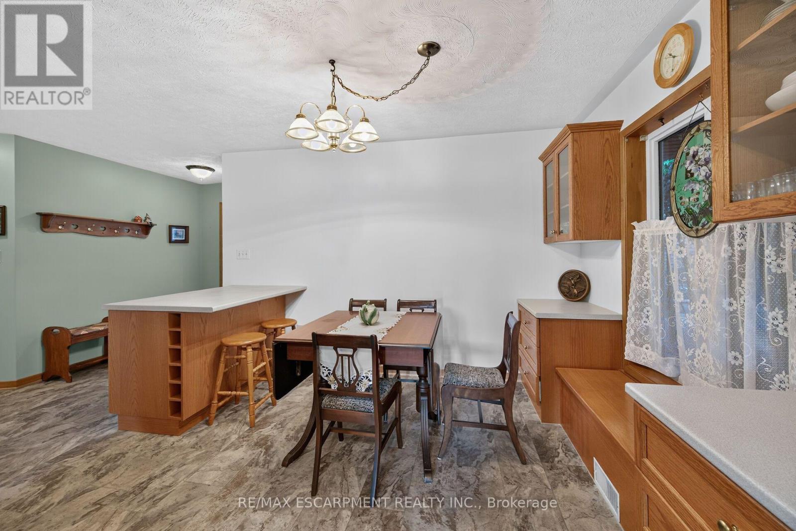 11 BARTON Street, Haldimand, ON photo 8