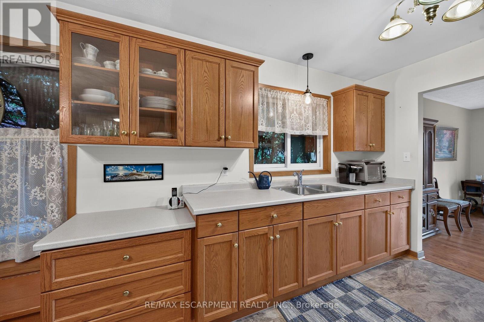11 BARTON Street, Haldimand, ON photo 9