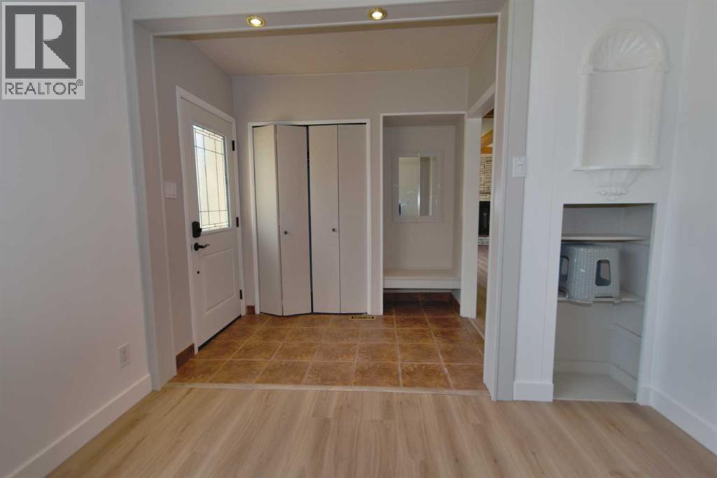 164 5 Street SE, photo 10 of 44