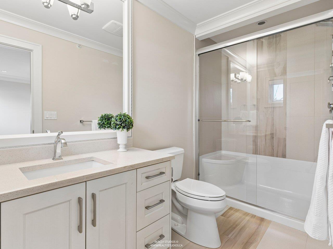 1340 Kent Street, White Rock — photo 16
