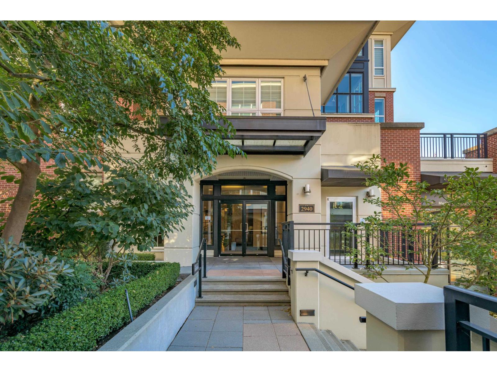 207 2940 King George Boulevard, Surrey — photo 3