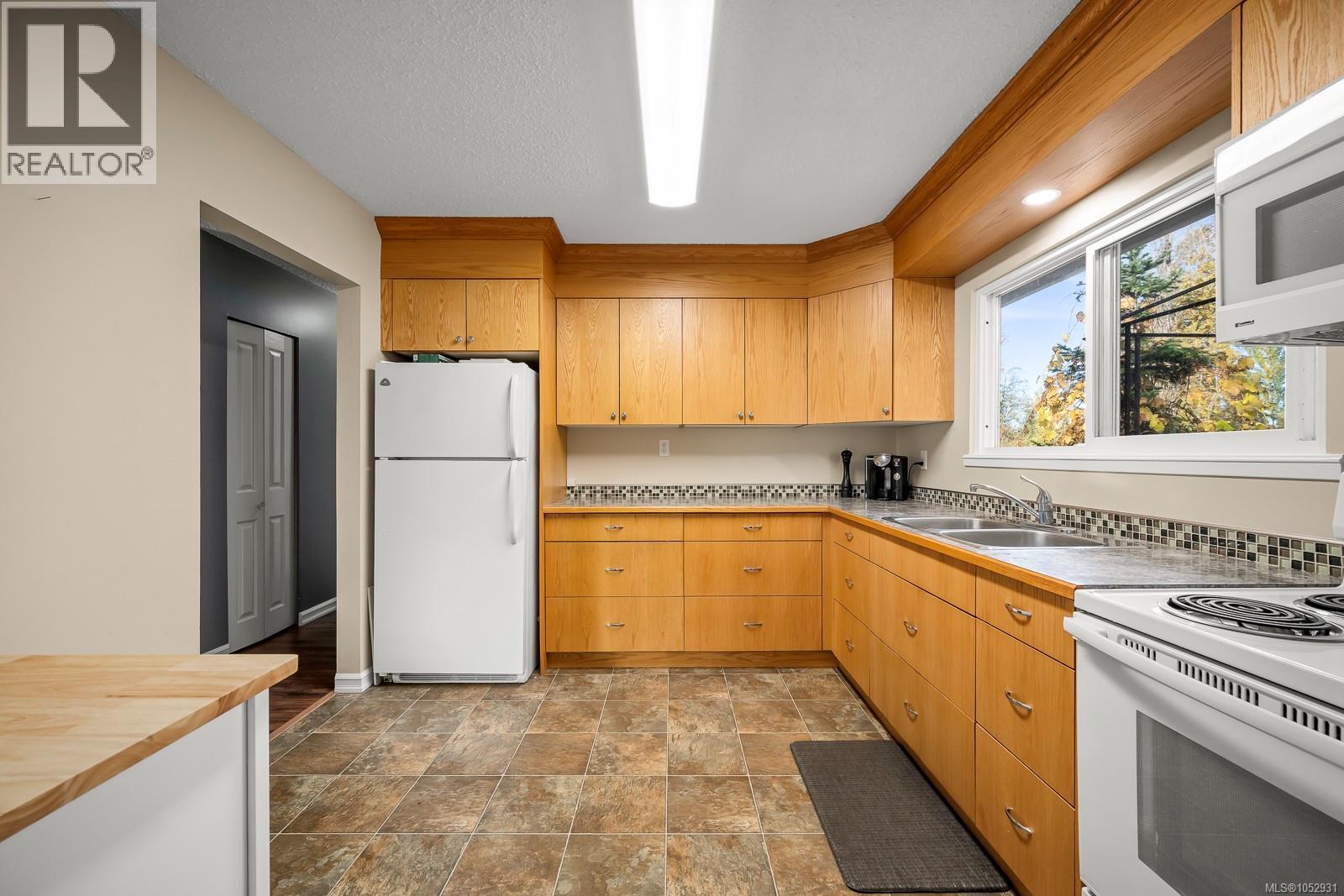 1440 Dogwood Ave - 57