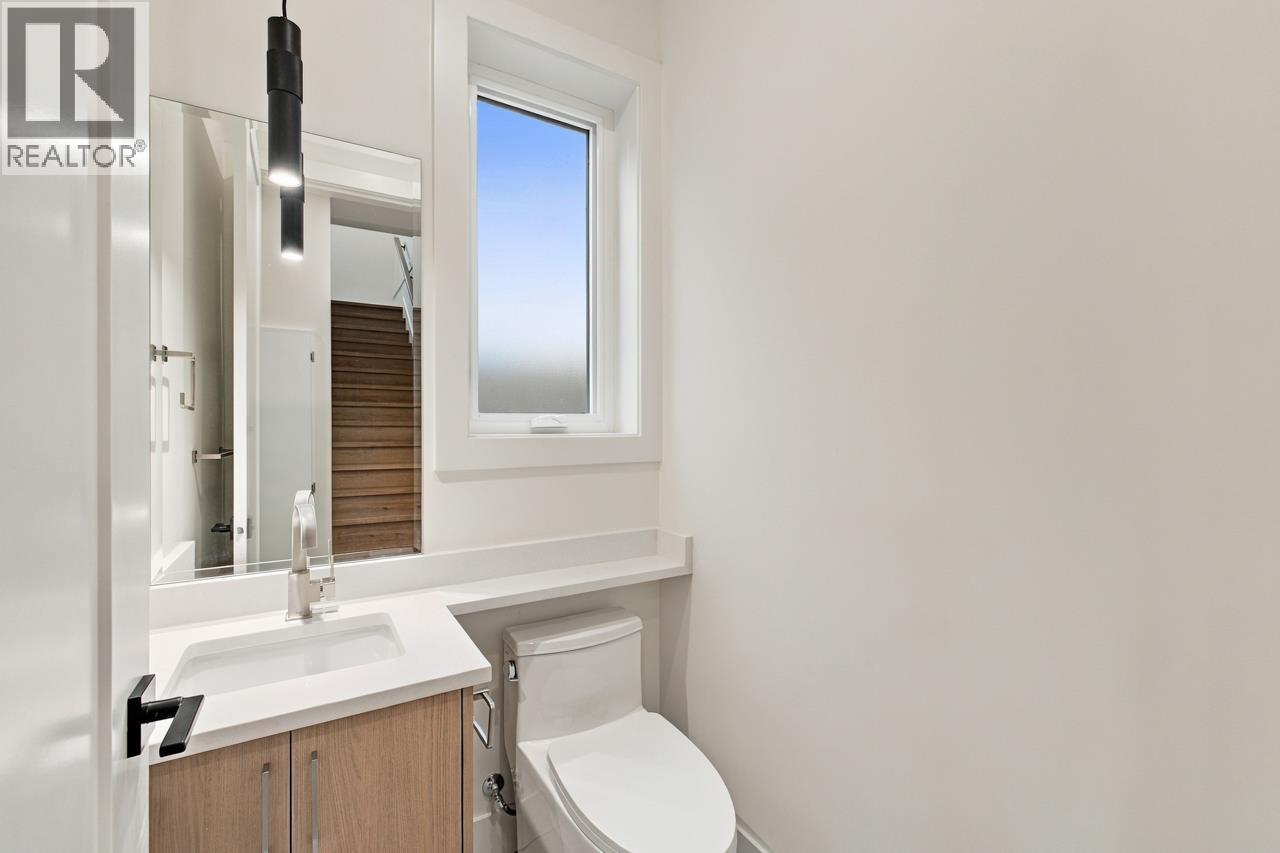 2 3018 E 19th Avenue, Vancouver — photo 14