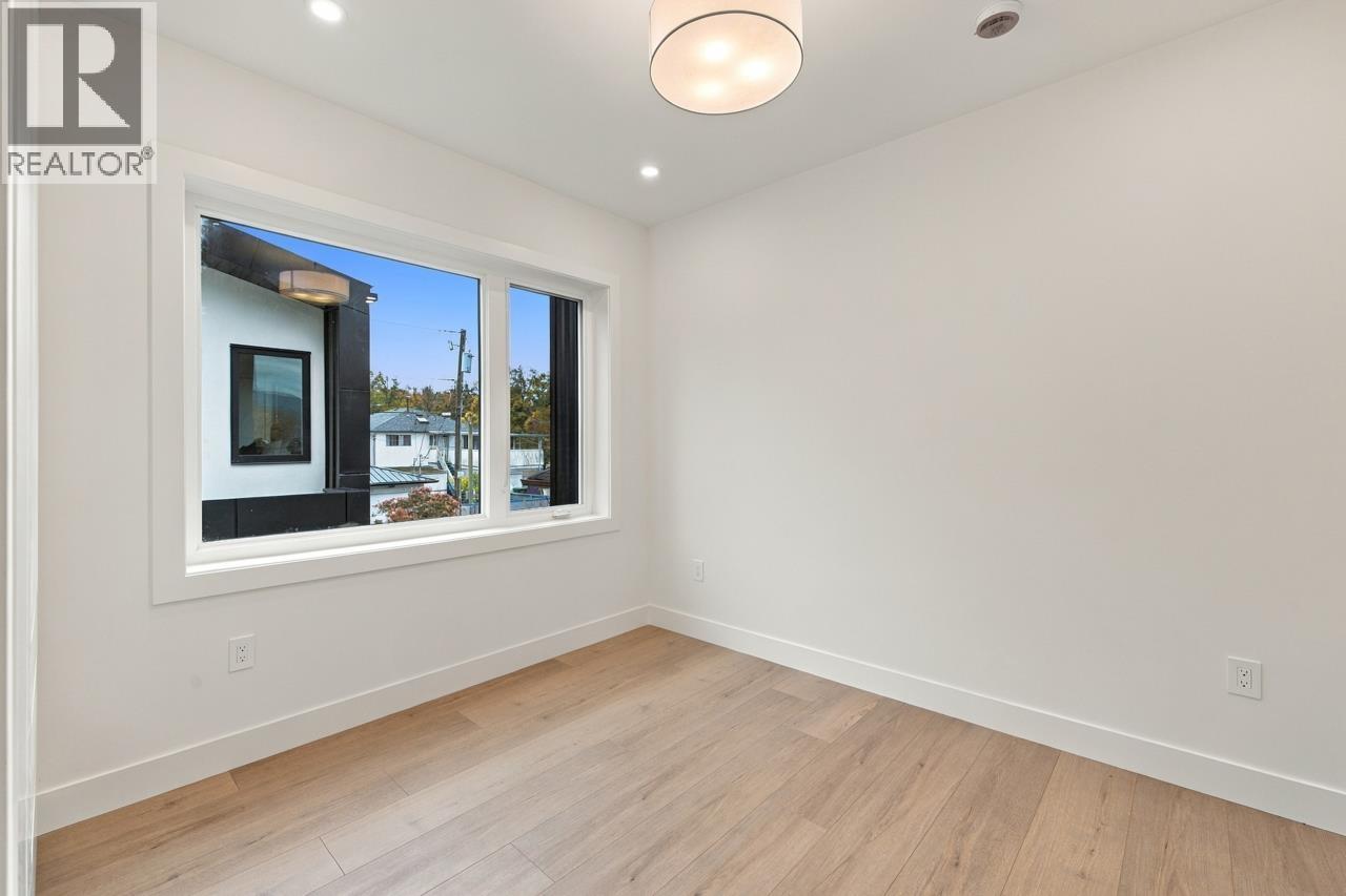 2 3018 E 19th Avenue, Vancouver — photo 15