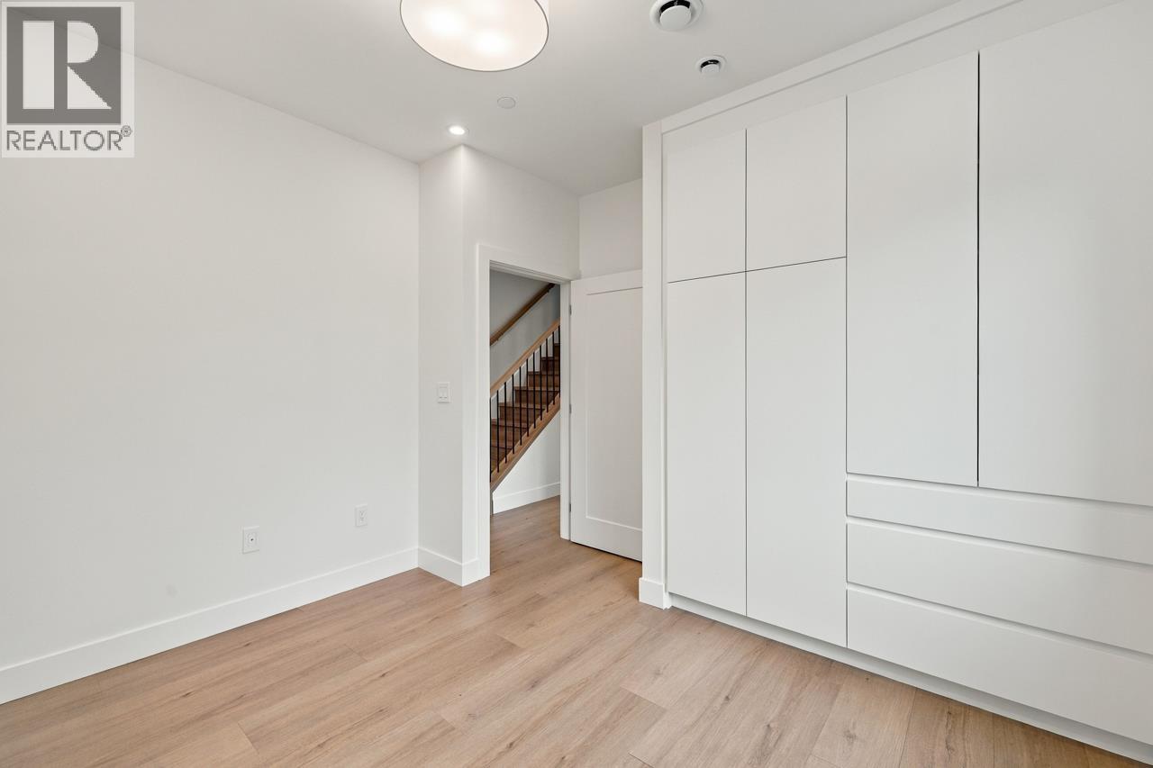 2 3018 E 19th Avenue, Vancouver — photo 16