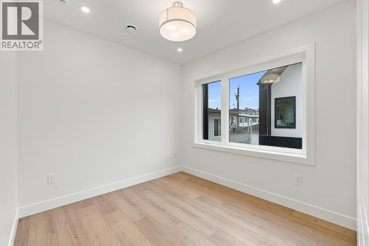 2 3018 E 19th Avenue, Vancouver — photo 17