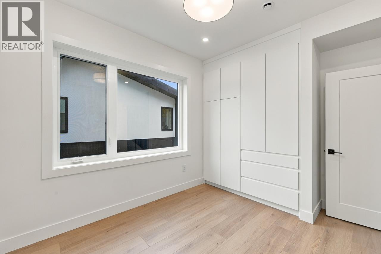 2 3018 E 19th Avenue, Vancouver — photo 18