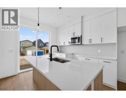 4pc Bathroom - 170 Starling Boulevard Nw, Calgary, AB T3P3E1 Photo 9