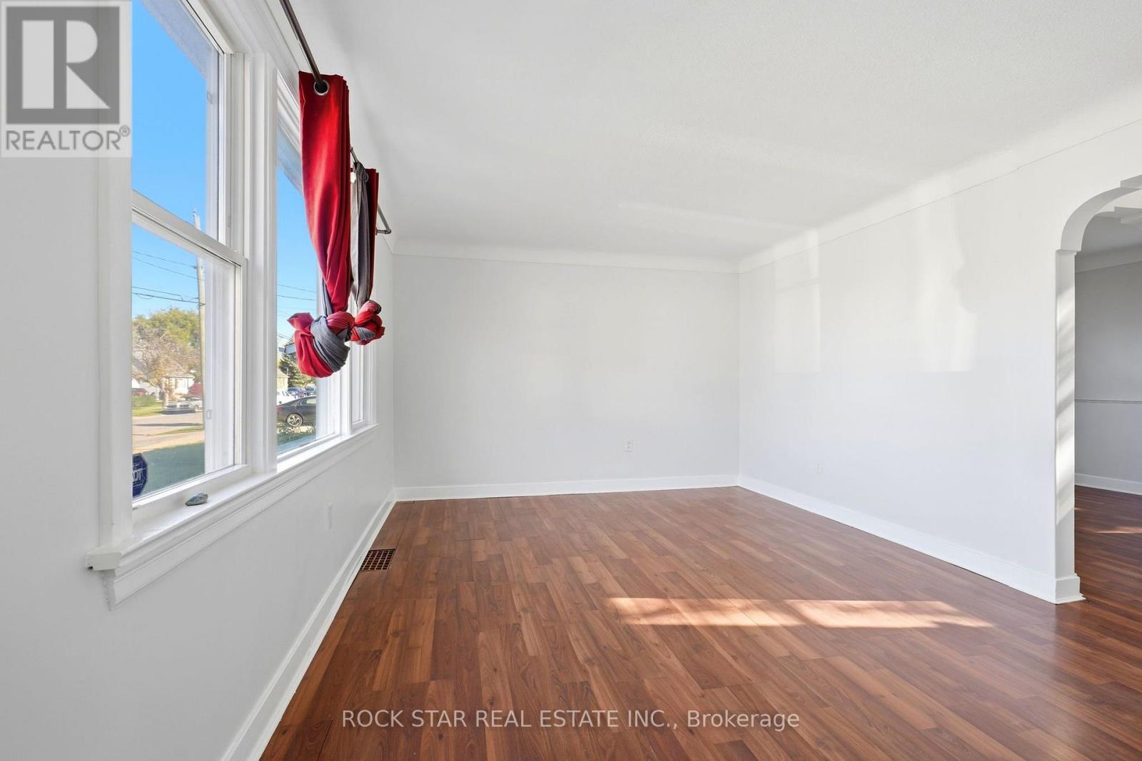 28 GROVE Street, St. Catharines, ON photo 5