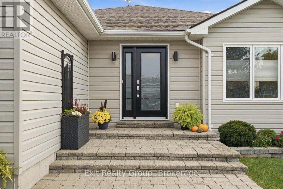 86 Sandbanks Court, Prince Edward County, ON photo 5
