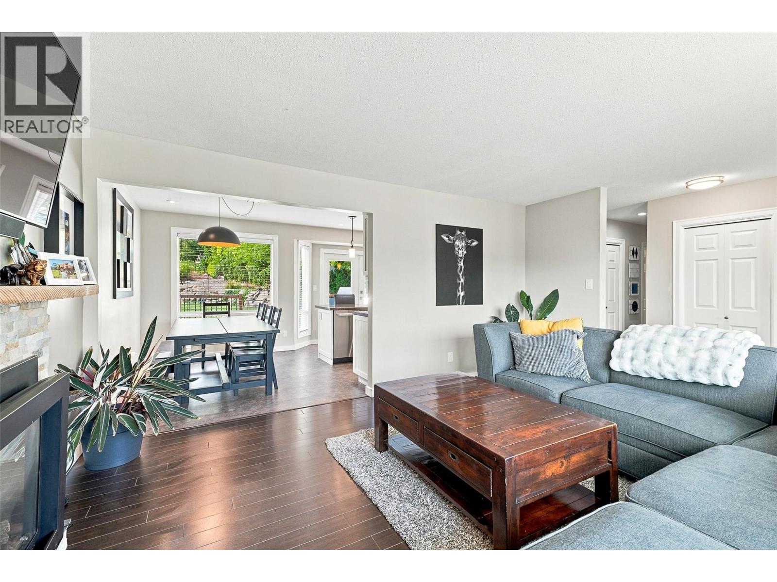 5543 DALLAS Drive - 9
