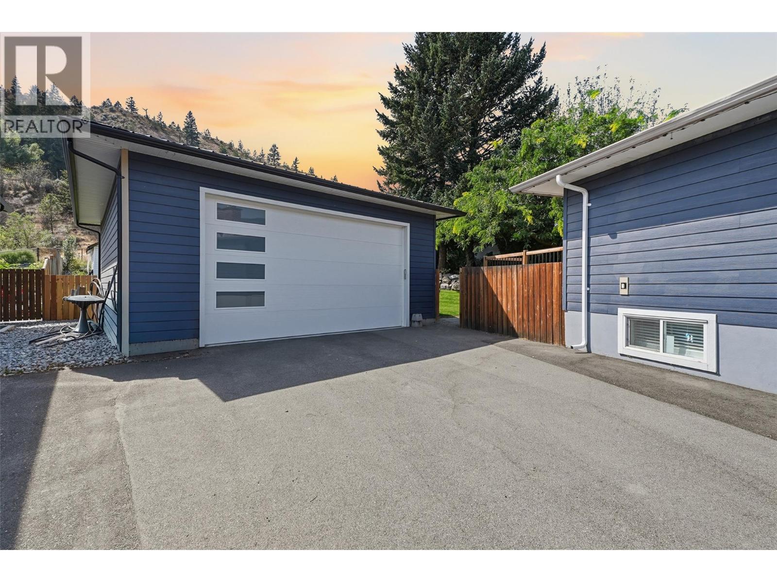 5543 DALLAS Drive - 4