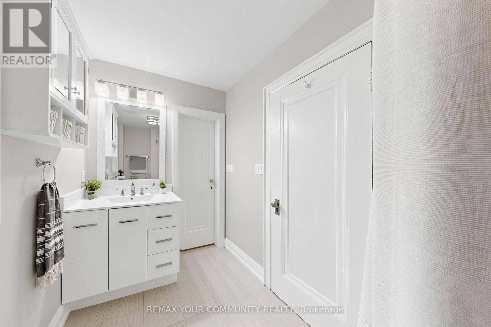 20 Grenadier Heights, Toronto, ON photo 24