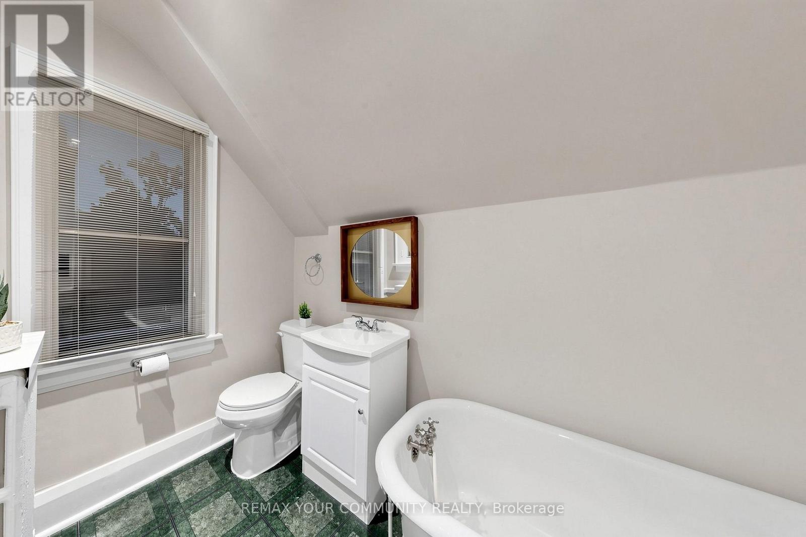20 Grenadier Heights, Toronto, ON photo 28