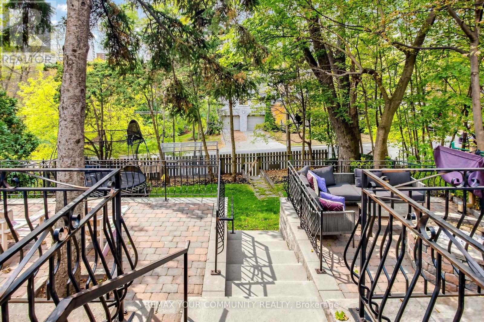 20 Grenadier Heights, Toronto, ON photo 40