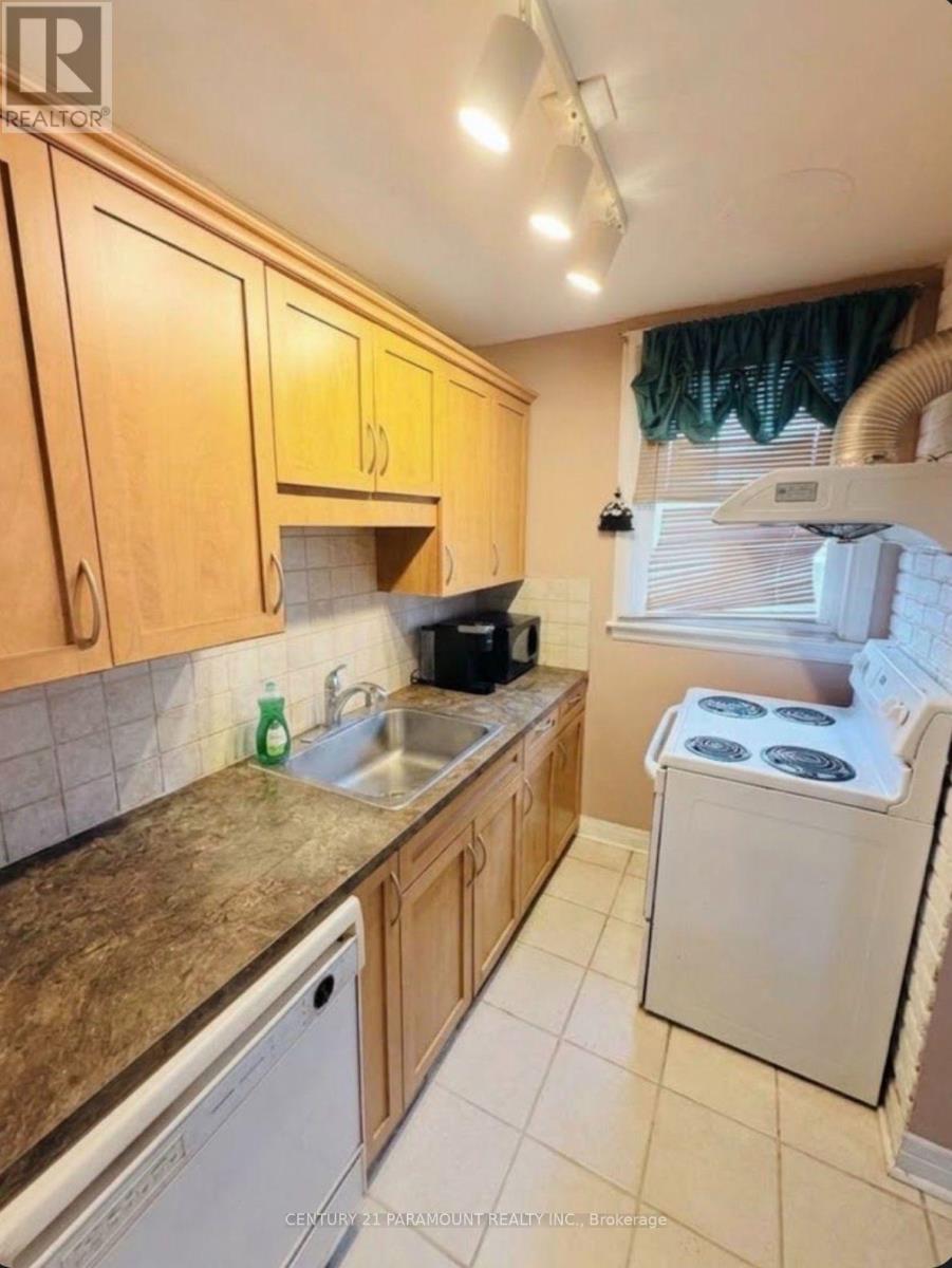 16 Kingsmount Street, Hamilton, ON photo 2