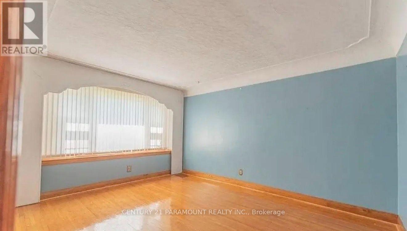 16 Kingsmount Street, Hamilton, ON photo 5