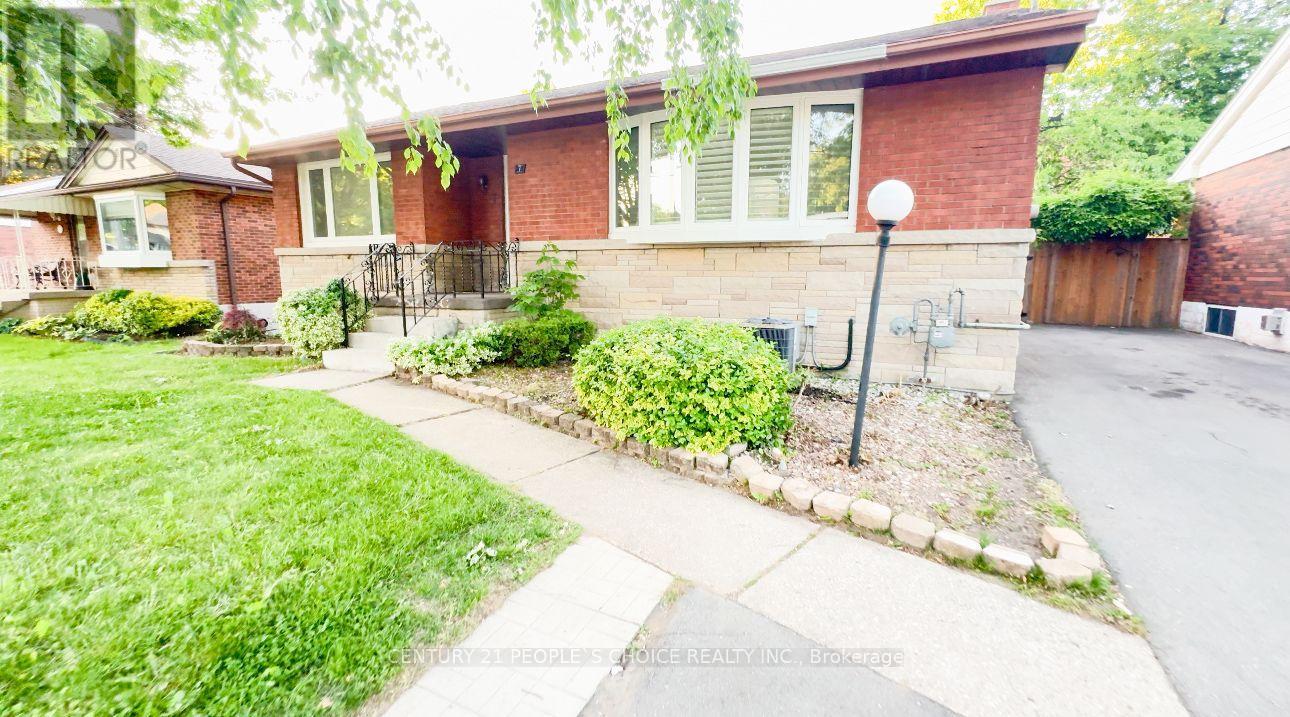 7 Hardale Crescent, Hamilton, ON photo 1