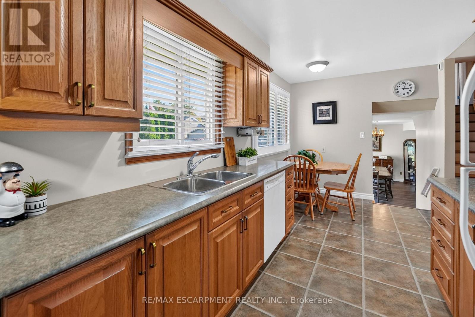 7 Governor's Road, Grimsby, ON photo 10