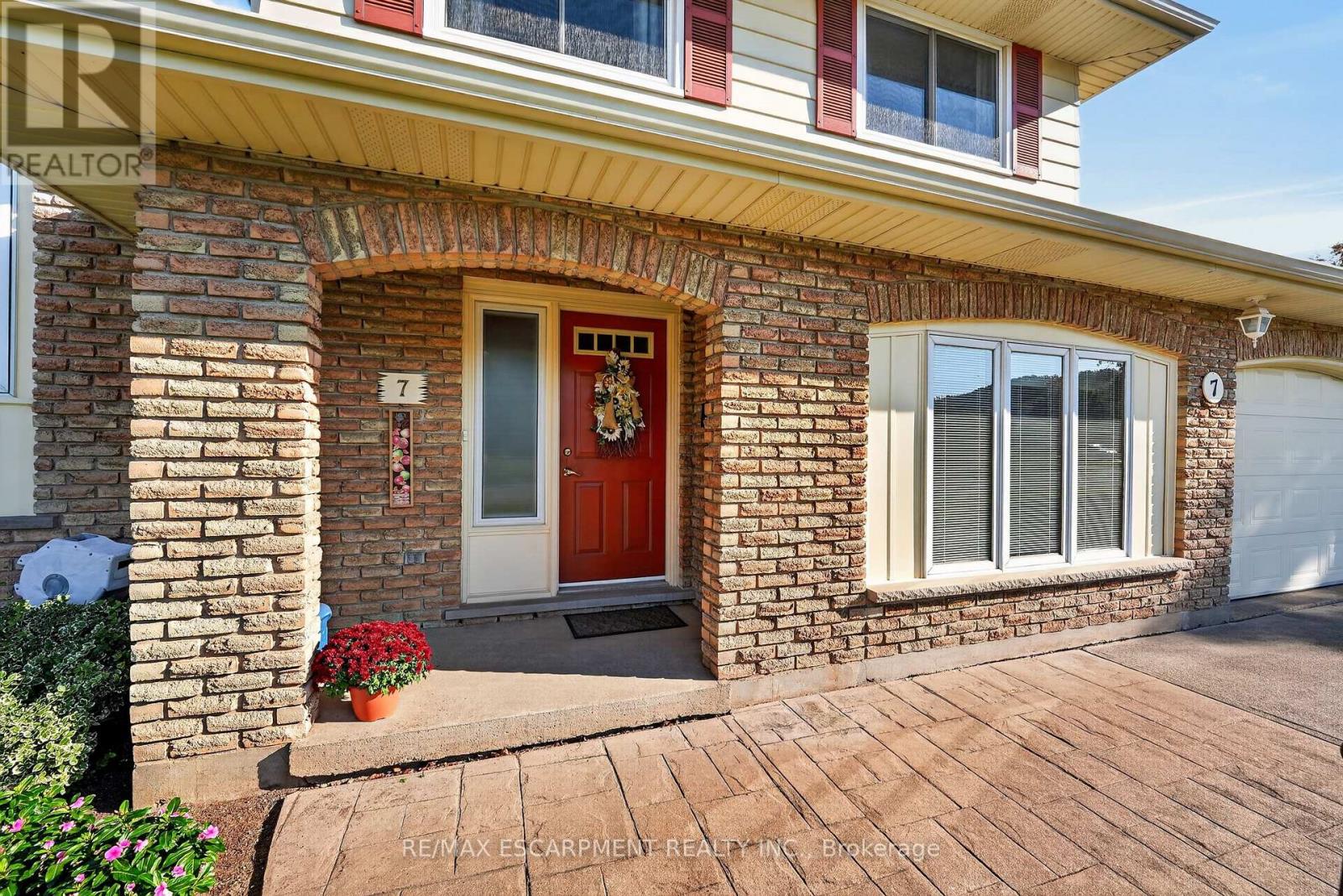7 Governor's Road, Grimsby, ON photo 4