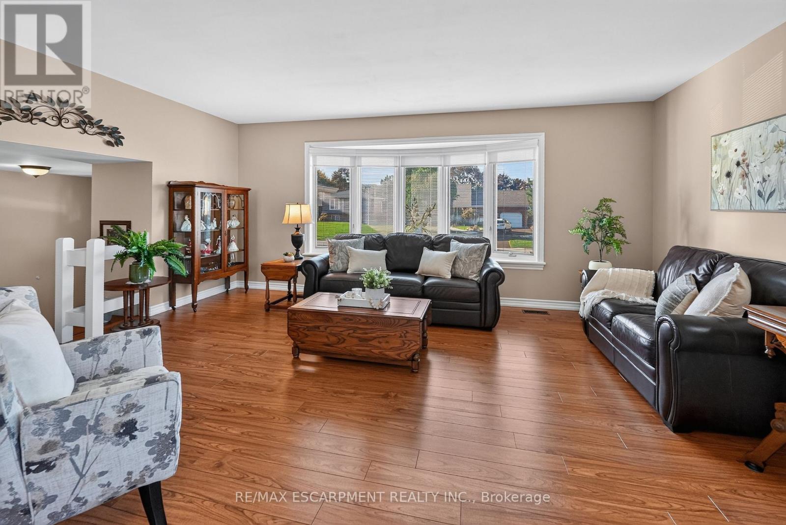7 Governor's Road, Grimsby, ON photo 6