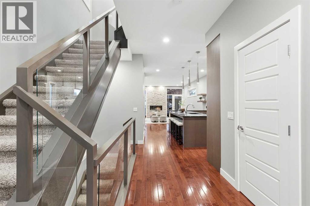 2207 32 Avenue SW, Calgary — photo 16