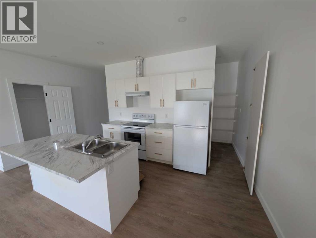 2, 212 1 Avenue E, Brooks — photo 3
