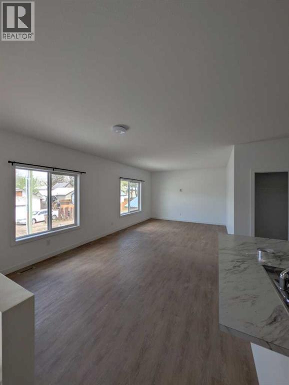2, 212 1 Avenue E, Brooks — photo 4