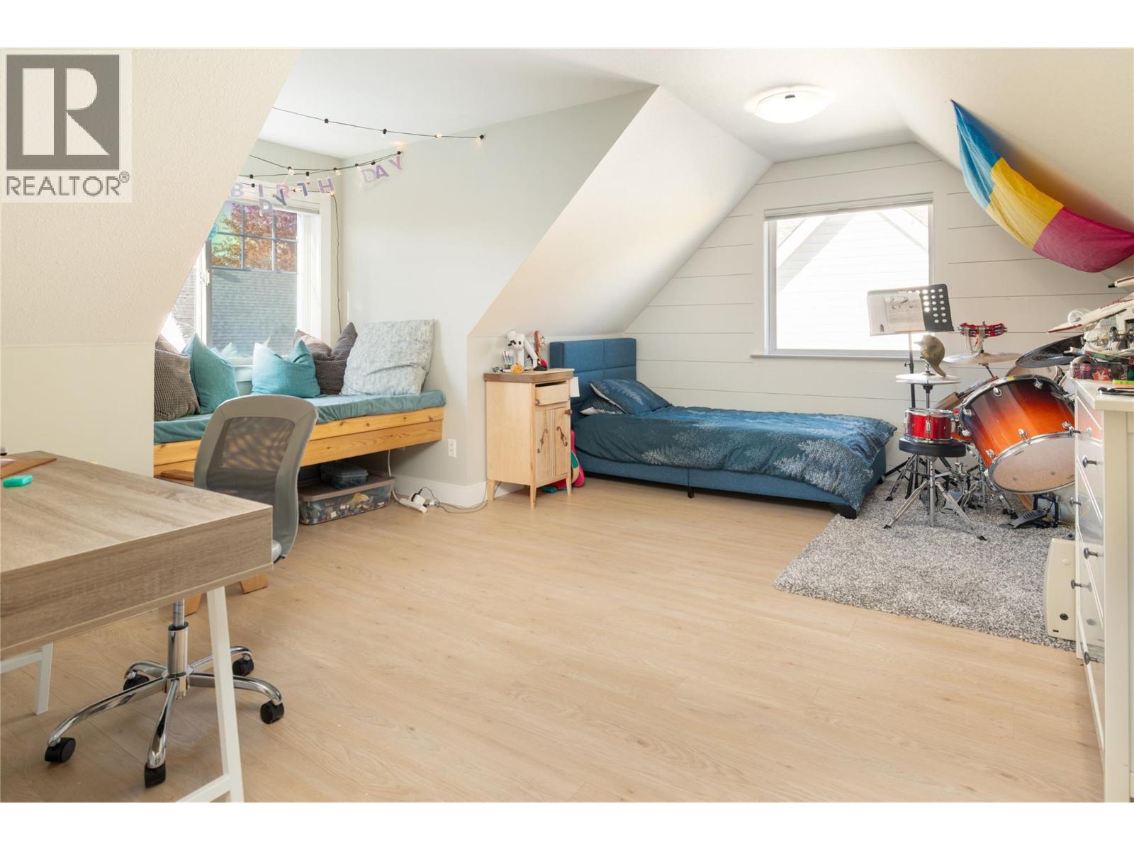 373 665 Cook Road, Kelowna