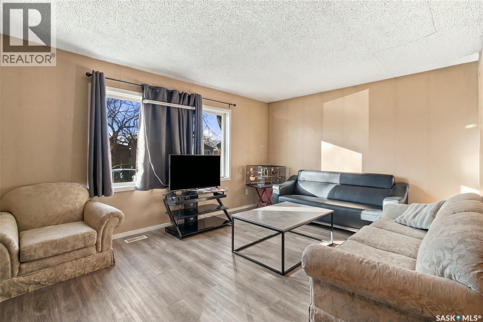 925 Montague STREET, Regina — photo 3