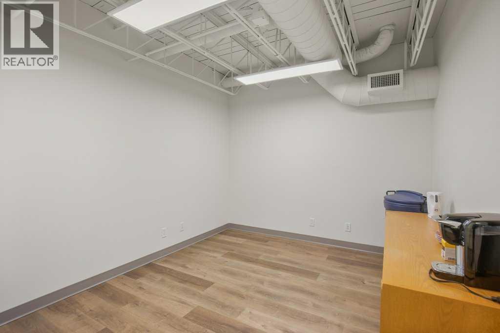 122 B, 5301 43 Street, Red Deer — property photo 11