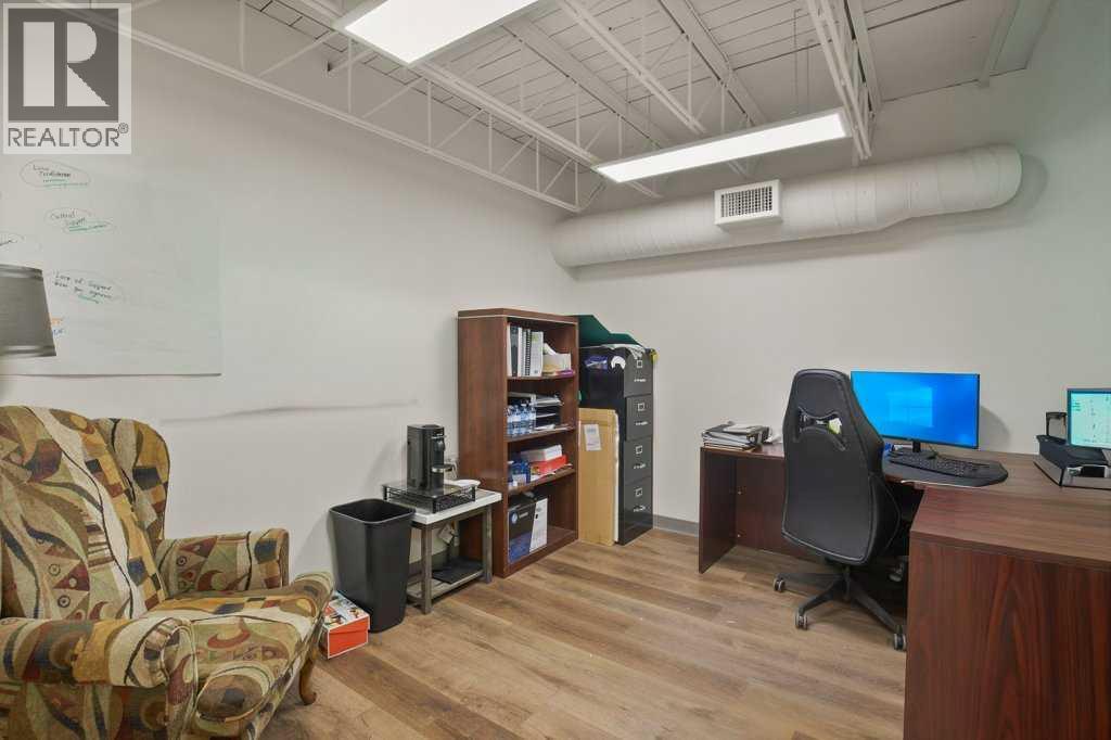 122 B, 5301 43 Street, Red Deer — property photo 9
