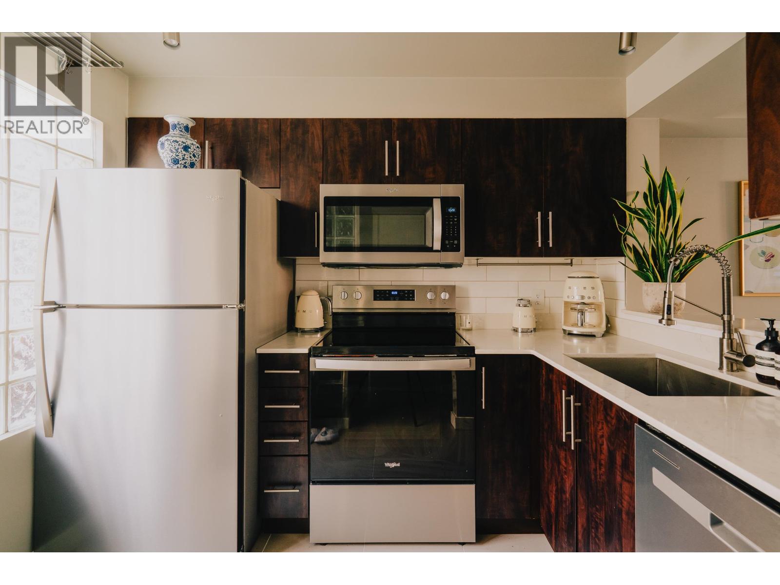 1 2880 W 4th Avenue, Vancouver — photo 13