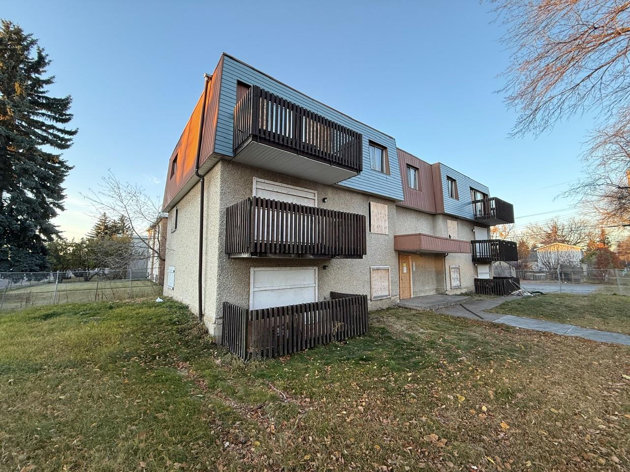 8207 121 AVE NW, Edmonton